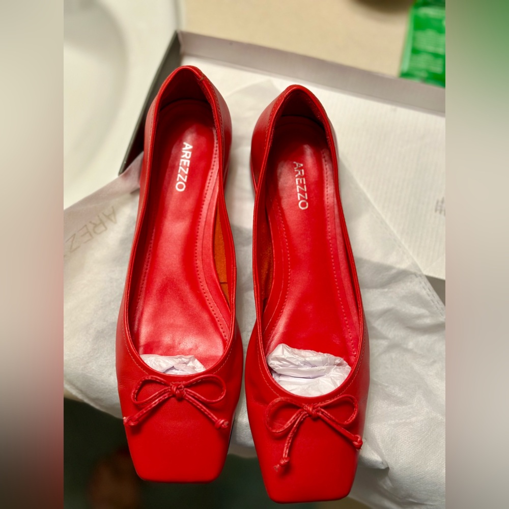 Arezzo Jolie Ballet Flat in gorgeous red square toe, on trend now. New w/box 9B